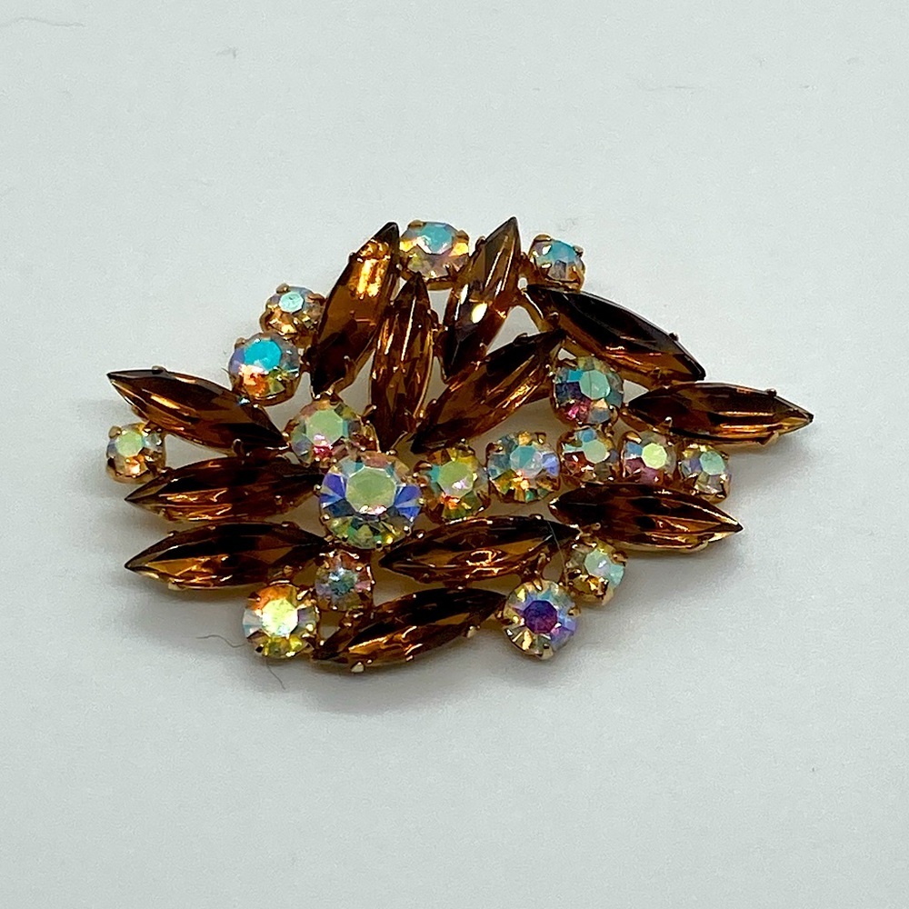 Vtg AB Aurora Borealis & Topaz Crystal Floral Leaf Gold Tone Brooch 2.2” x 1.4”